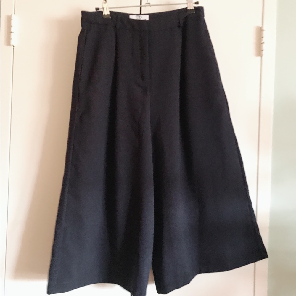 😍 Sale 4/$25 or 2/$15 ASOS TD Wide Leg Capri Pant